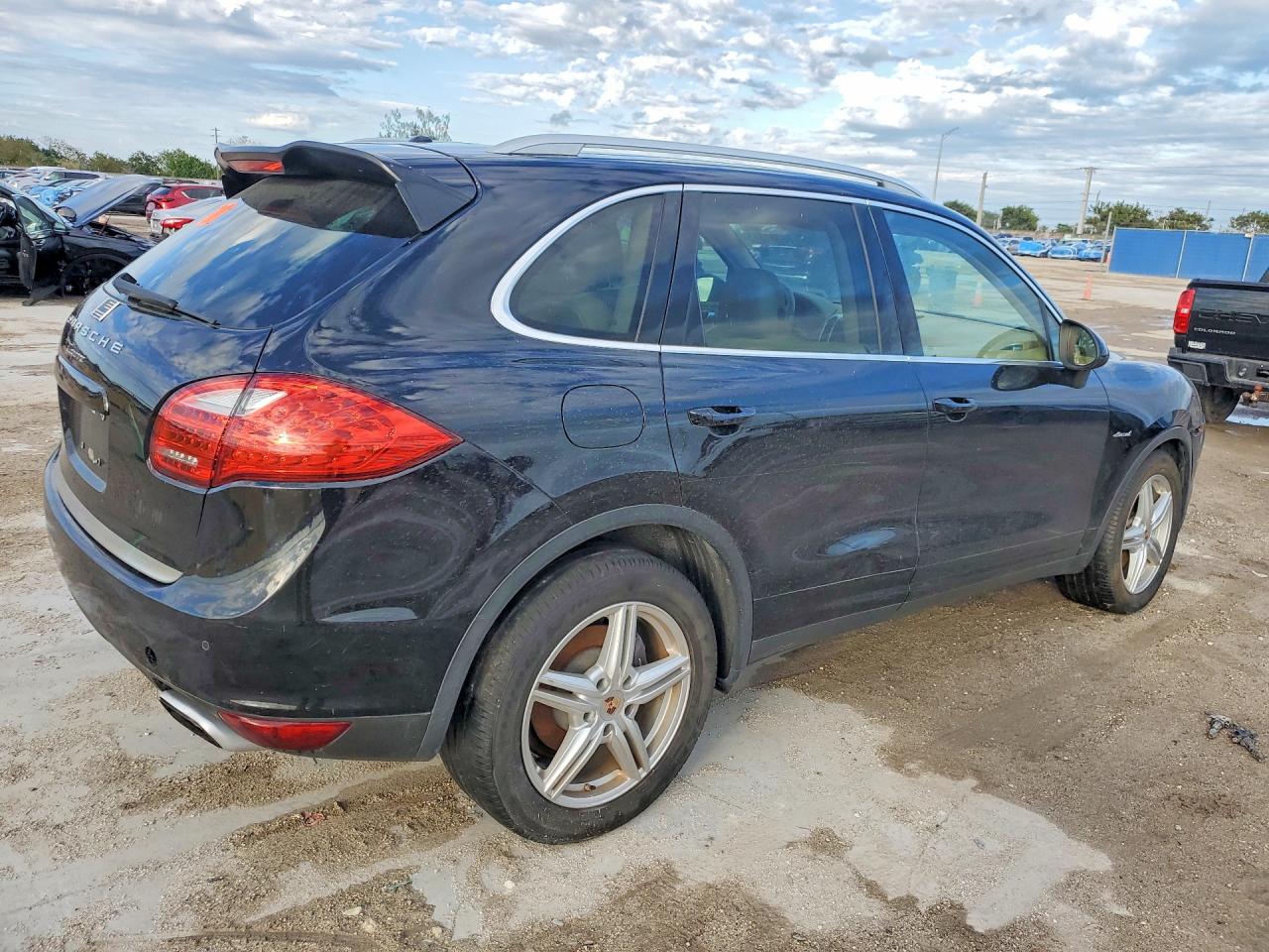 2014 Porsche Cayenne VIN WP1AF2A22ELA39885 photo 3