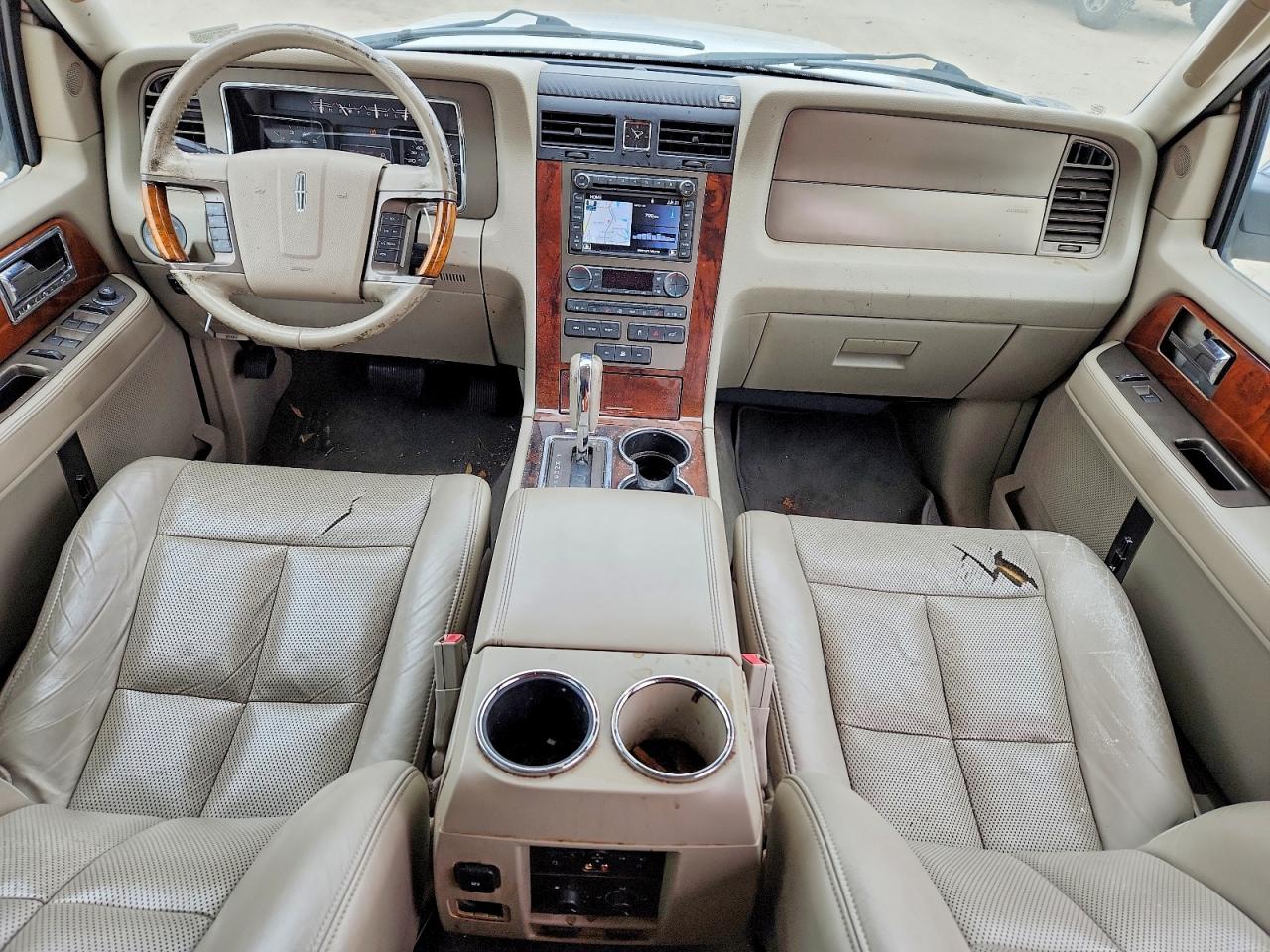 2011 LINCOLN Navigator VIN 5LMJJ2J50BEJ02498 photo 8