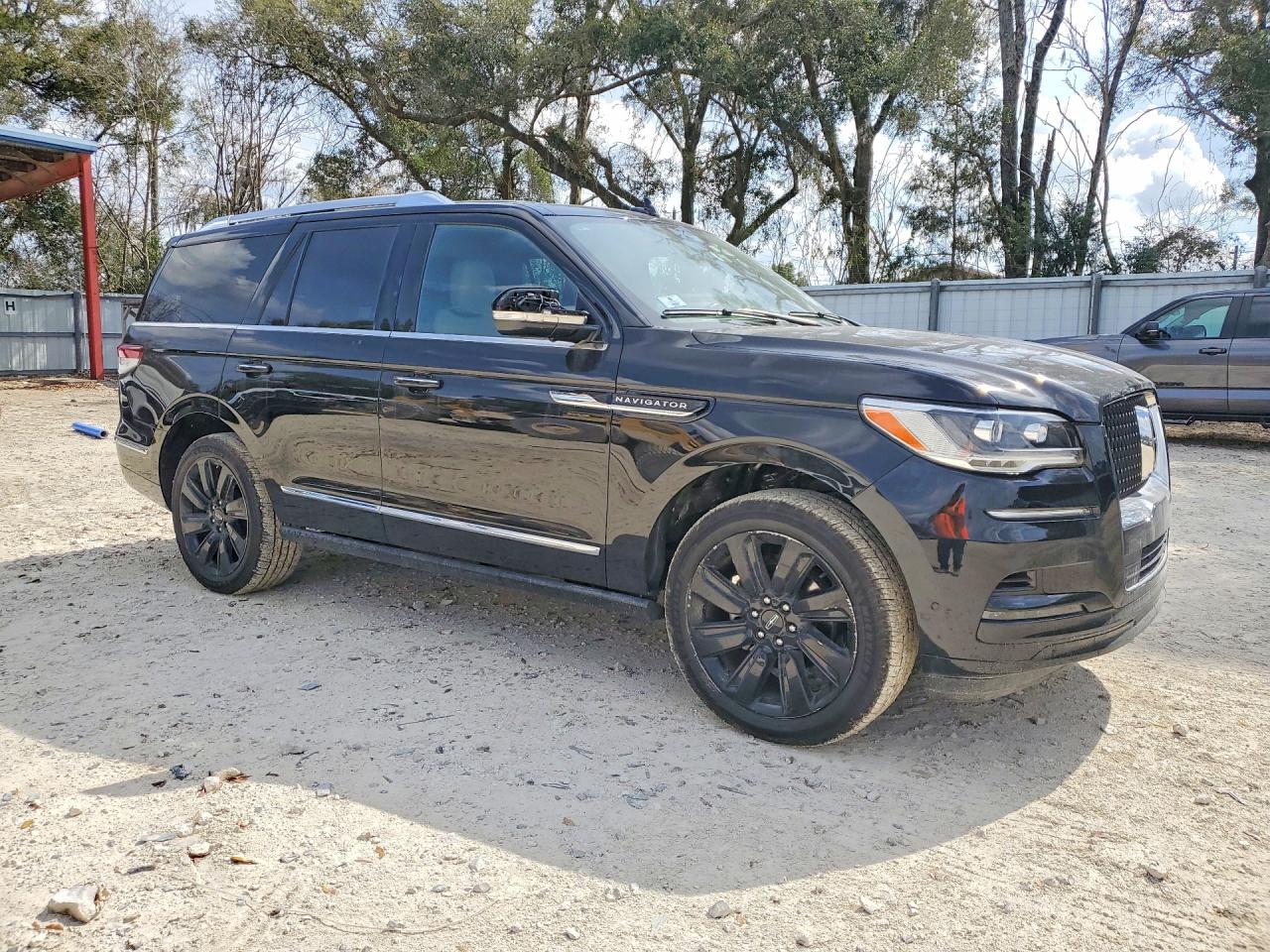 2023 Lincoln Navigator VIN 5LMJJ2LGXPEL10846 photo 4