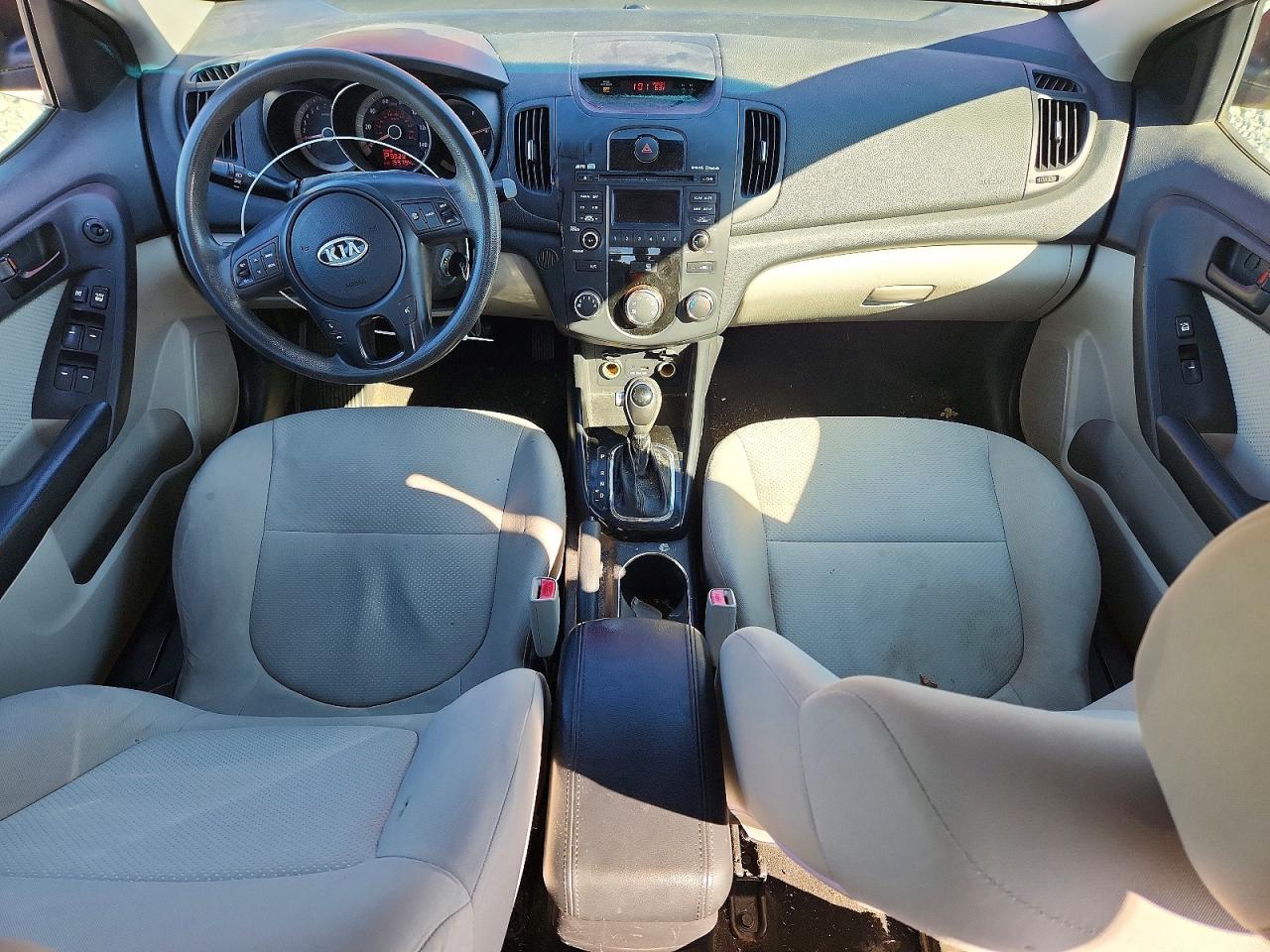 2011 Kia Forte VIN KNAFU4A21B5892042 photo 8