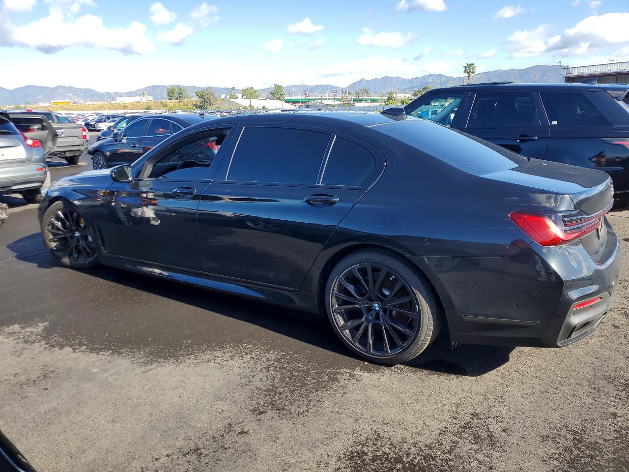 2021 BMW 7 series VIN WBA7T2C05MCF41157 photo 2