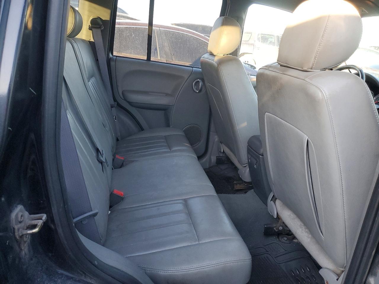 2005 Jeep Liberty VIN 1J8GL58K85W694071 photo 10