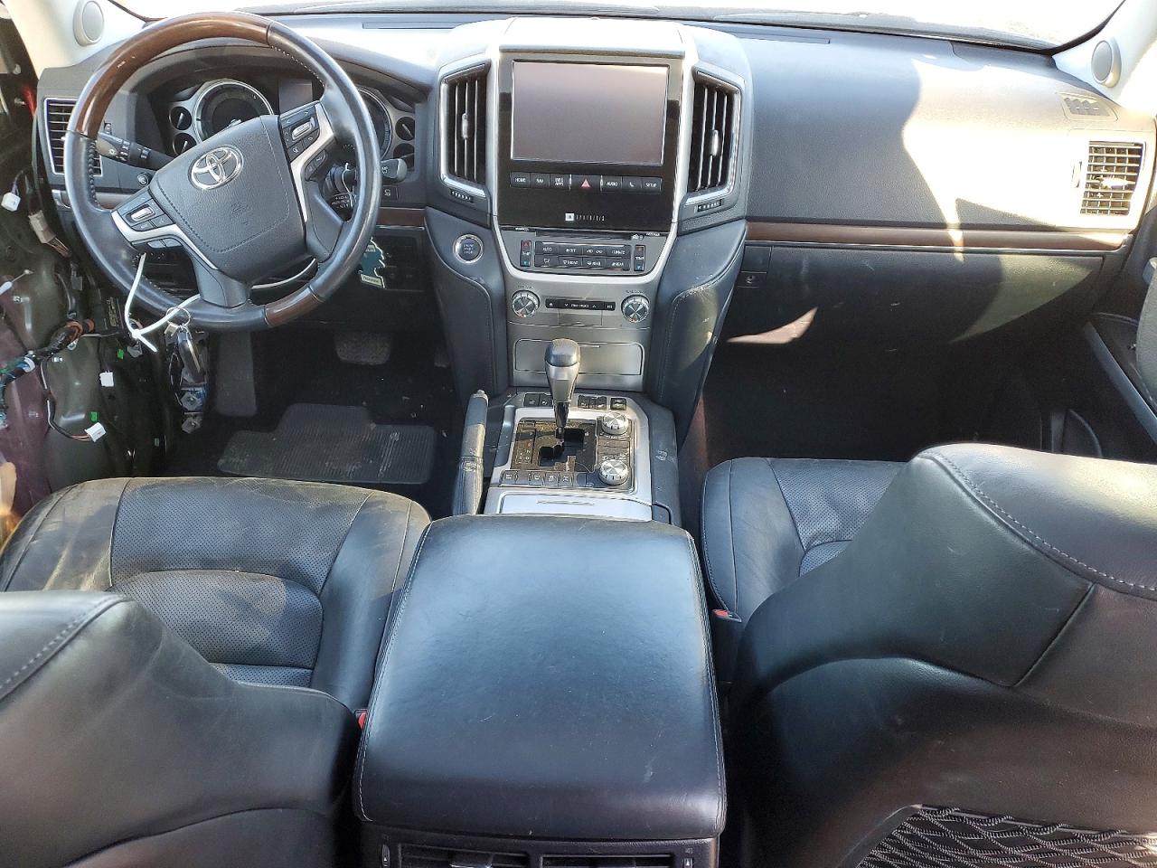 2018 Toyota Land cruis VIN JTMCY7AJ6J4071929 photo 8