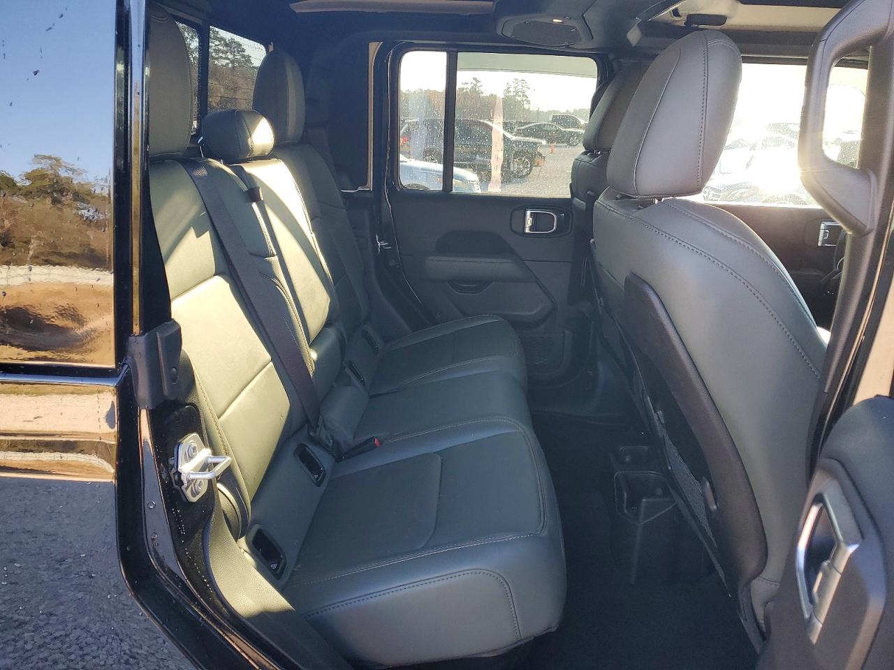 2024 Jeep Gladiator VIN 1C6JJTEG7RL112063 photo 10