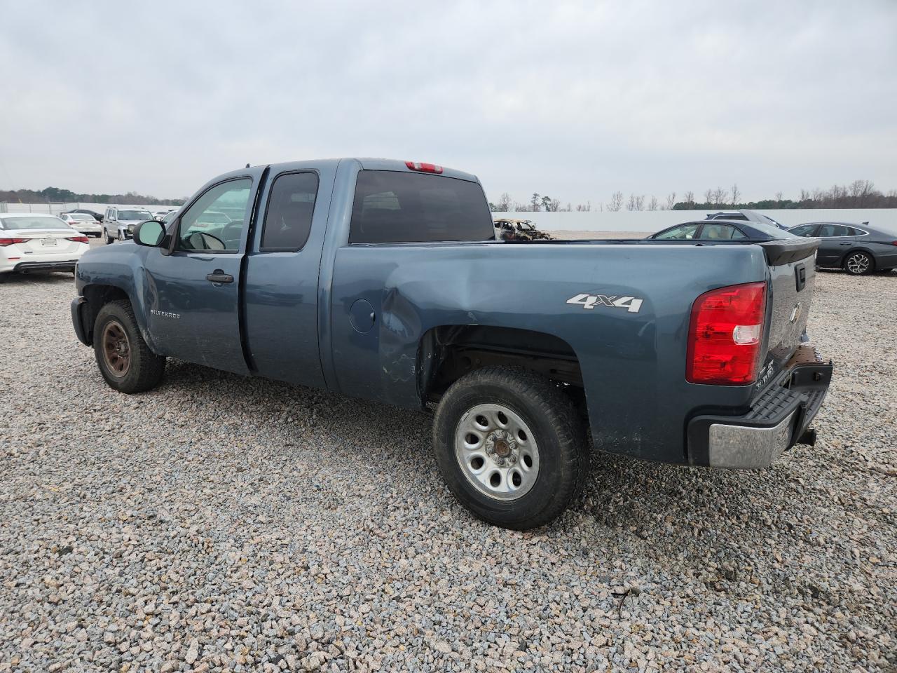 2010 Chevrolet Silverado VIN 1GCSKREA4AZ277451 photo 2