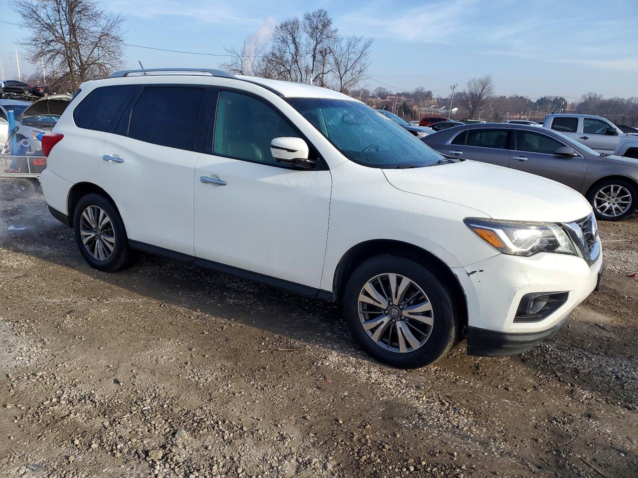 2017 Nissan Pathfinder VIN 5N1DR2MN3HC616211 photo 4