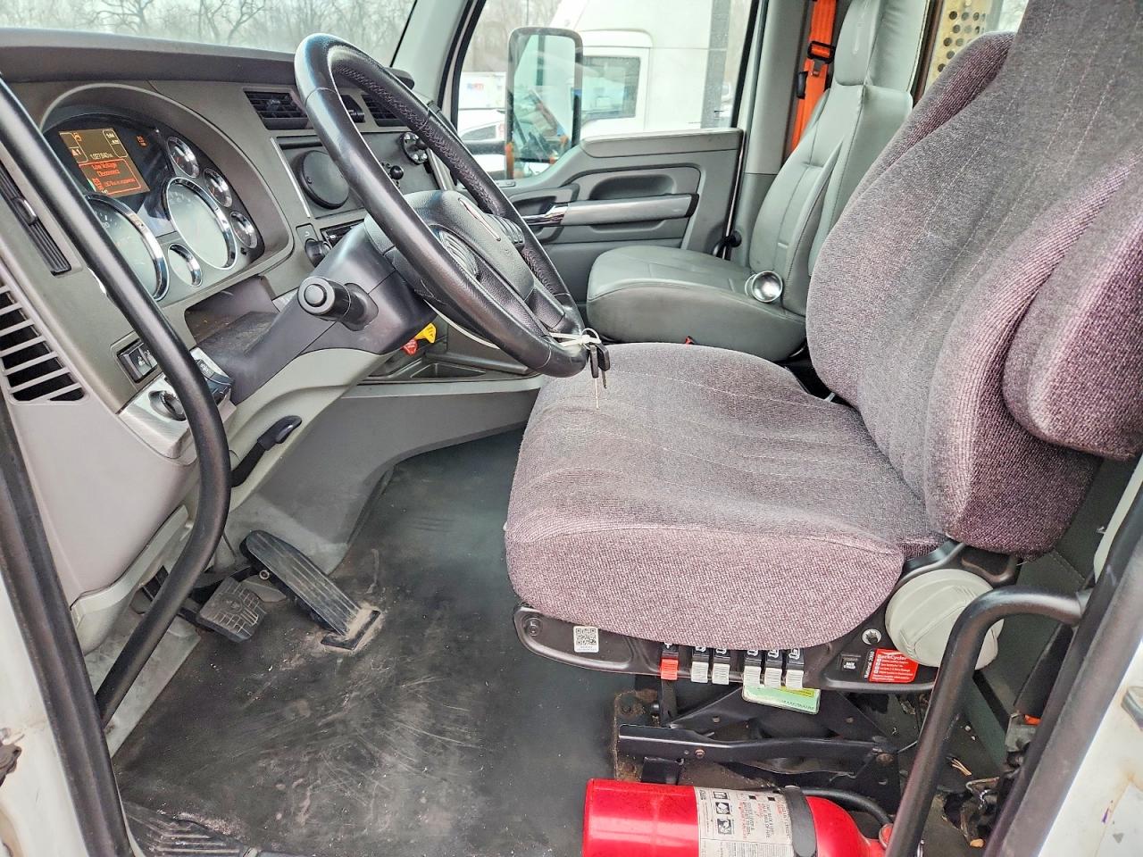2016 KENWORTH All models VIN 1XKYA48X5GJ496561 photo 5