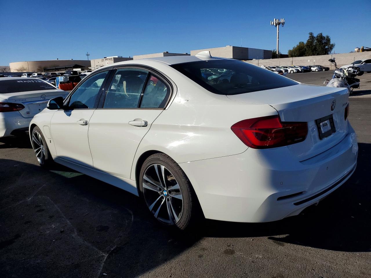 2018 BMW 3 series VIN WBA8E1C51JA756737 photo 2