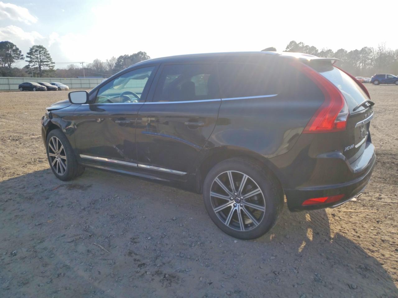 2016 VOLVO Xc60 VIN YV449MRM2G2880750 photo 2