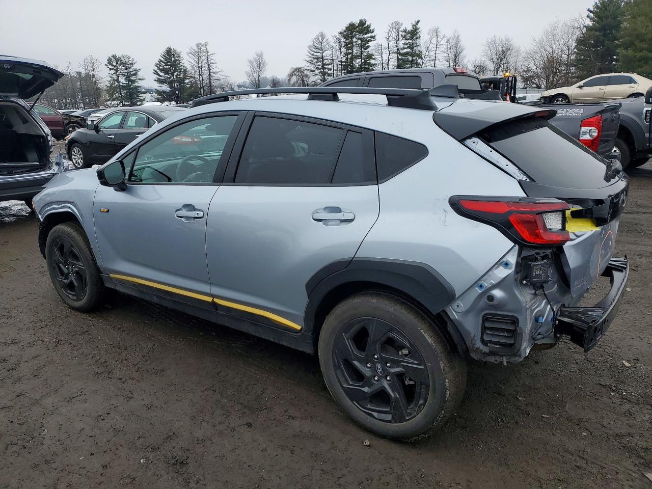 2024 Subaru Crosstrek VIN 4S4GUHF62R3811917 photo 2