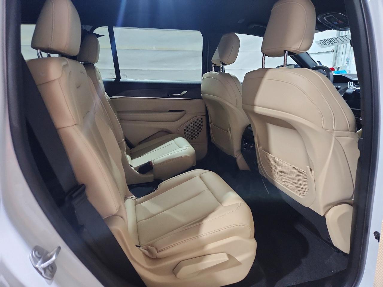 2024 Jeep Grand cher VIN 1C4RJKBG4R8599252 photo 10