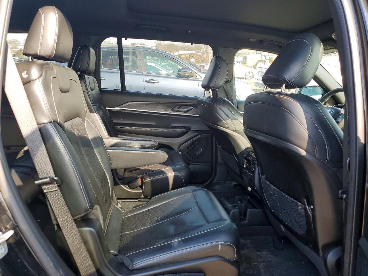2024 Jeep Grand cher VIN 1C4RJKBG1R8551188 photo 11