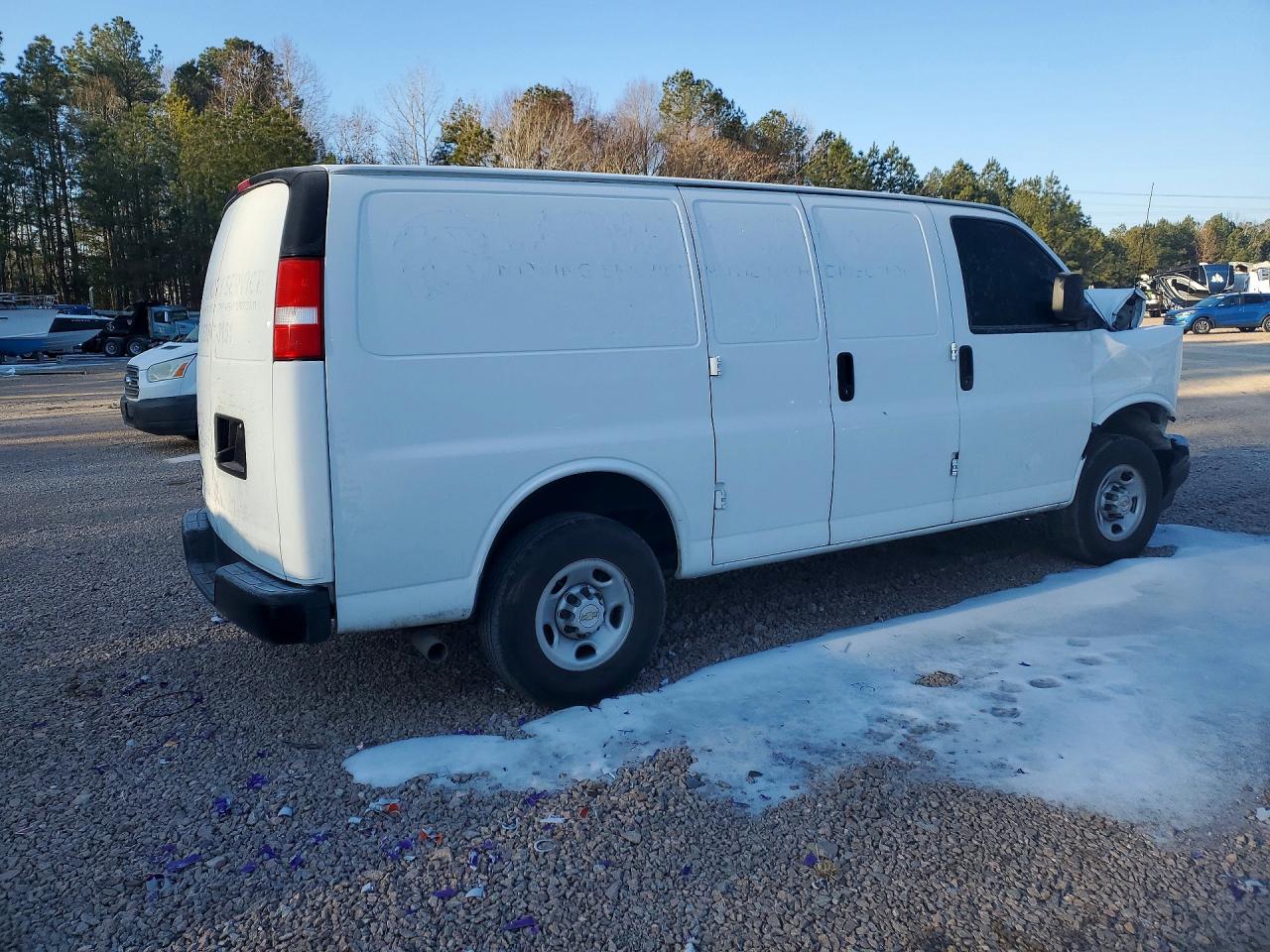 2023 Chevy Express VIN 1GCWGAFP1P1229677 photo 3