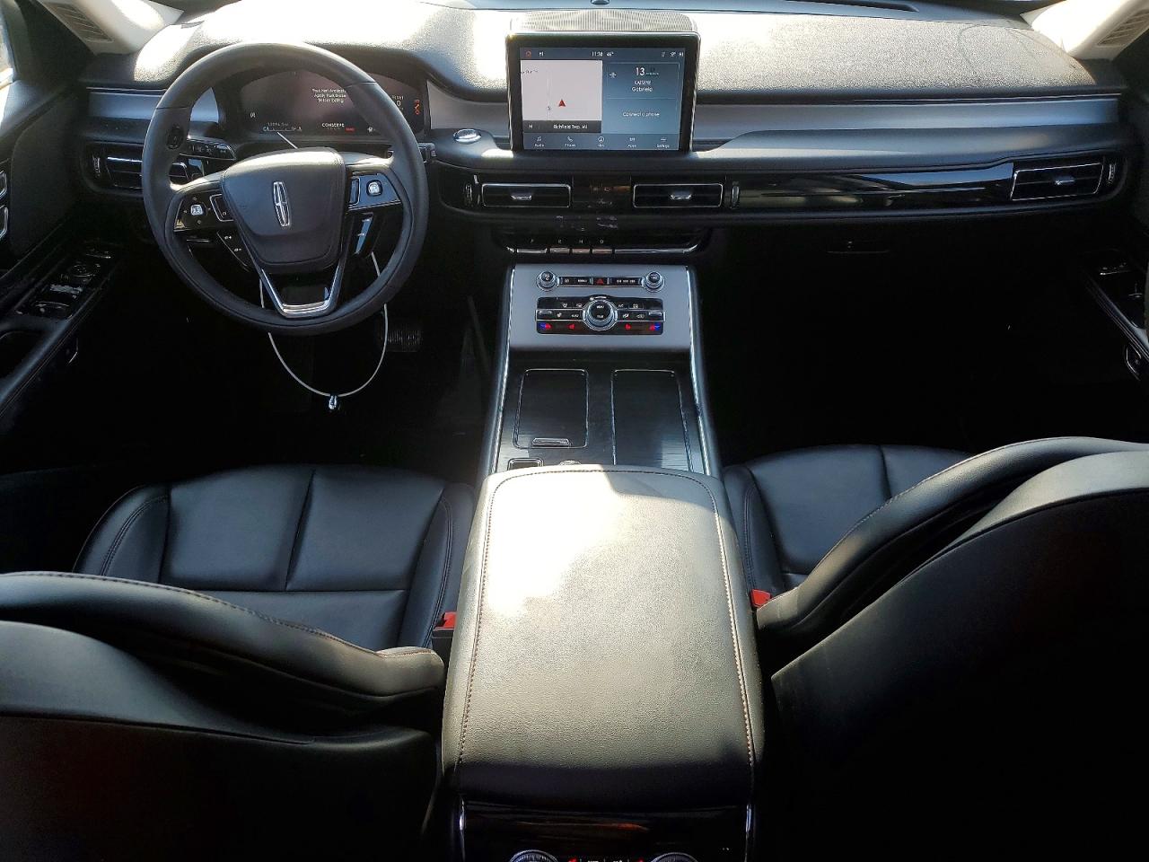 2024 Lincoln Aviator VIN 5LM5J6XC7RGL02128 photo 8