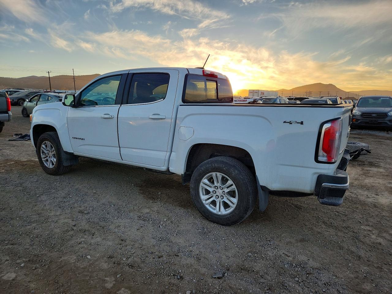 2019 GMC Canyon VIN 1GTG6CENXK1142761 photo 2