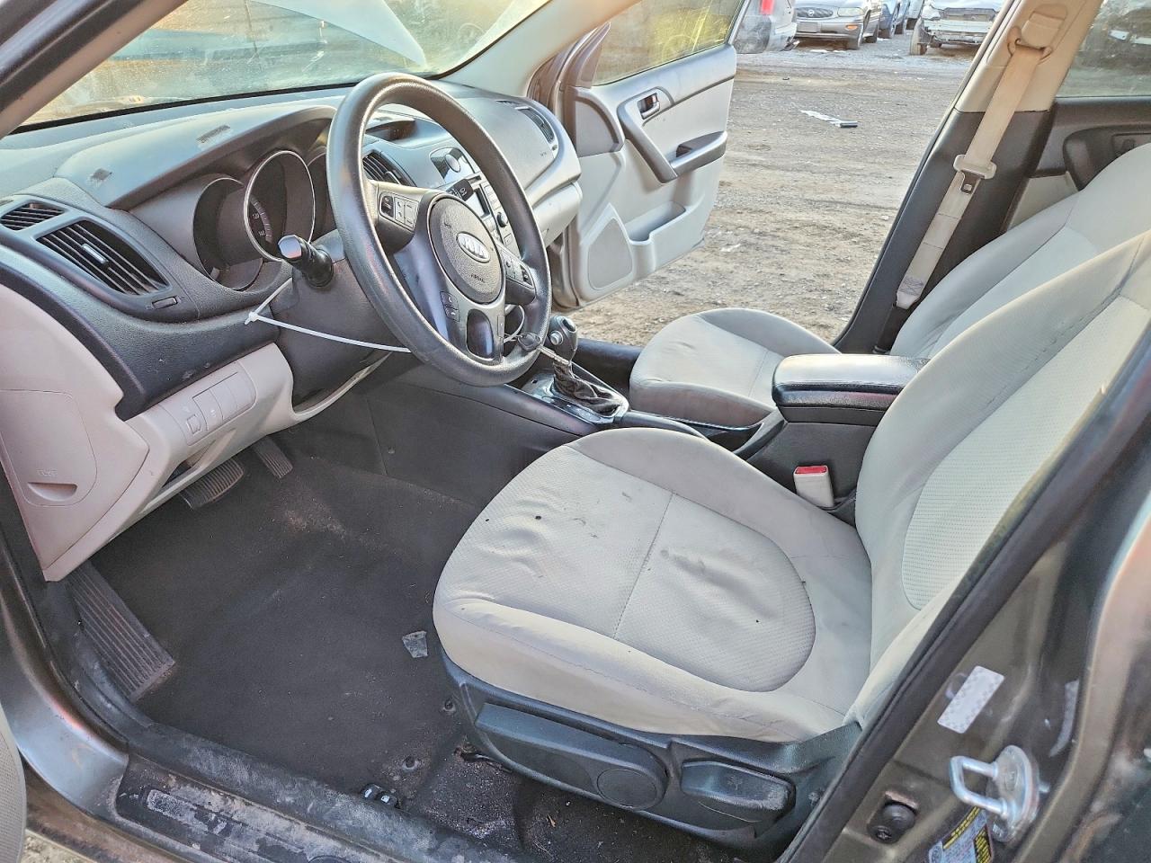 2011 Kia Forte VIN KNAFU4A21B5378689 photo 7