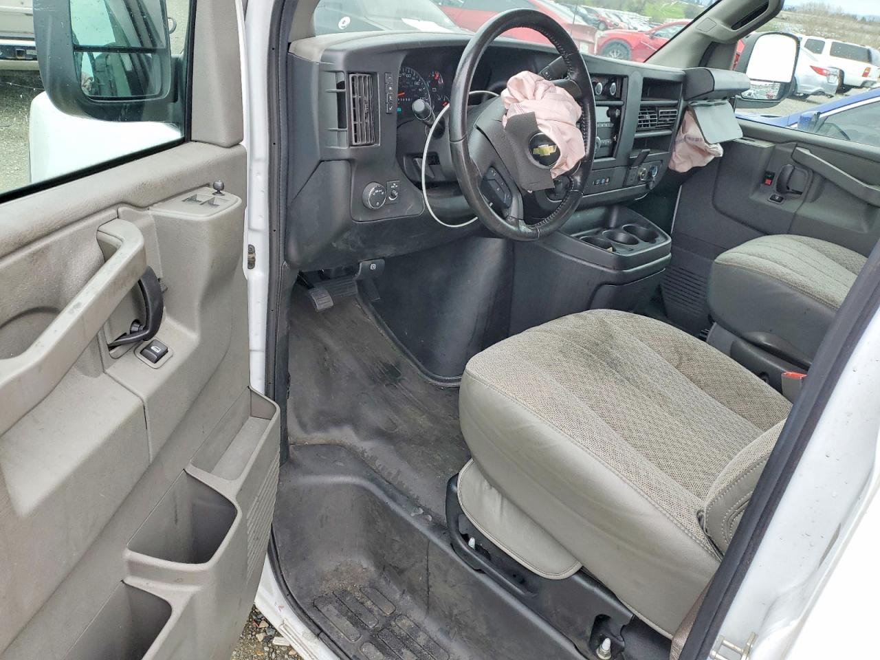 2023 CHEV Express VIN 1GCWGAFP1P1213575 photo 8