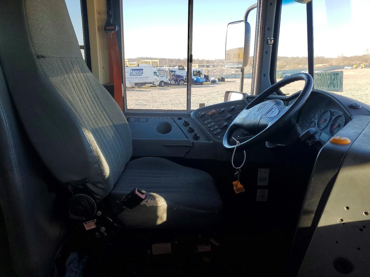 2014 IC Ce series VIN 4DRBUAAPXEB778778 photo 5