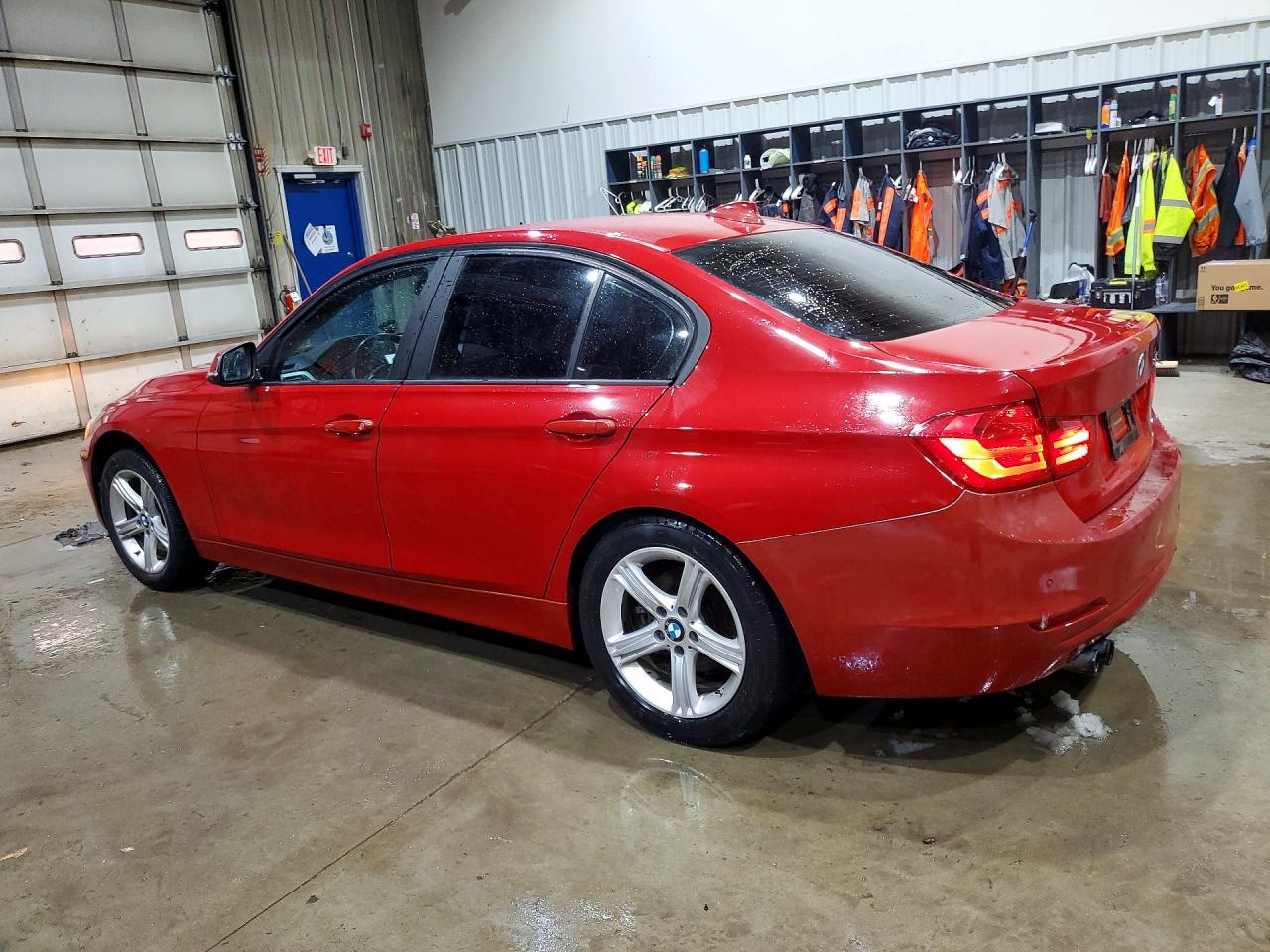 2012 BMW 3 series VIN WBA3A5G57CNP18190 photo 2