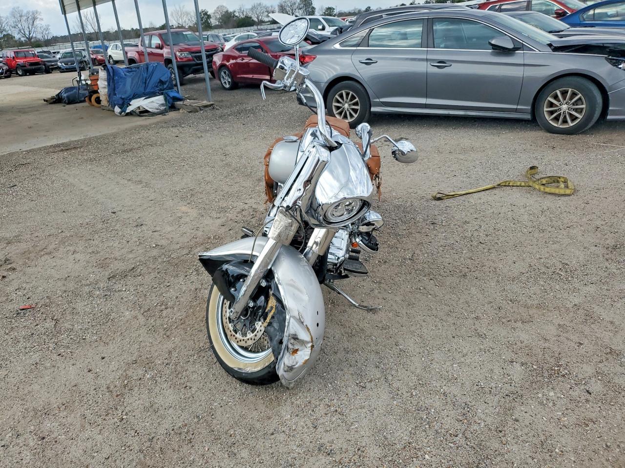 2016 Indian Motorcycle VIN 56KCCVAA6G3340572 photo 2