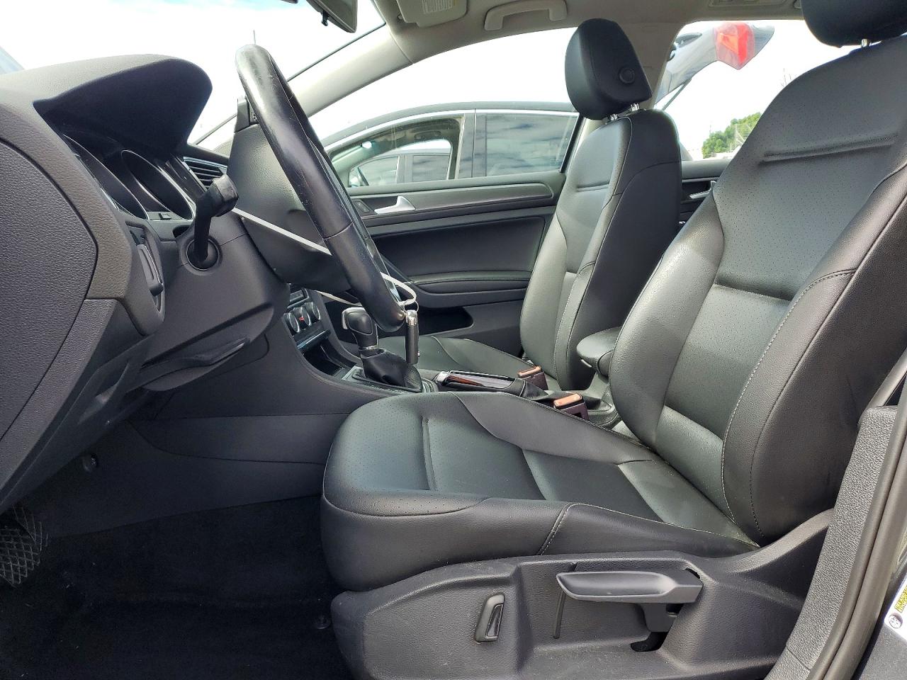 2018 Volkswagen Golf VIN 3VWD17AU3JM758905 photo 7