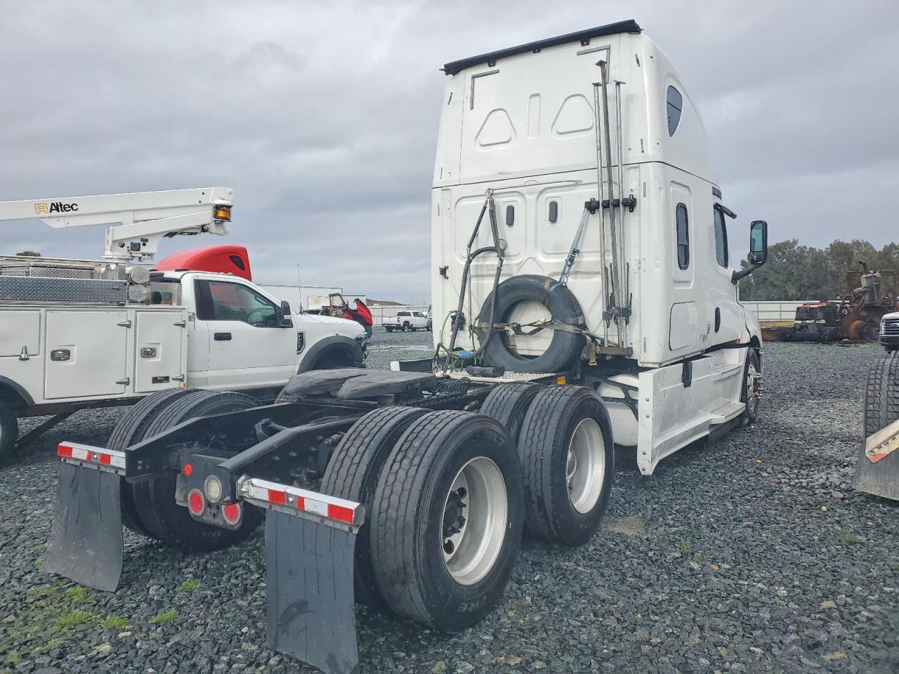 2019 FREIGHTLINER All other VIN 3AKJHHDR1KSJL4003 photo 4
