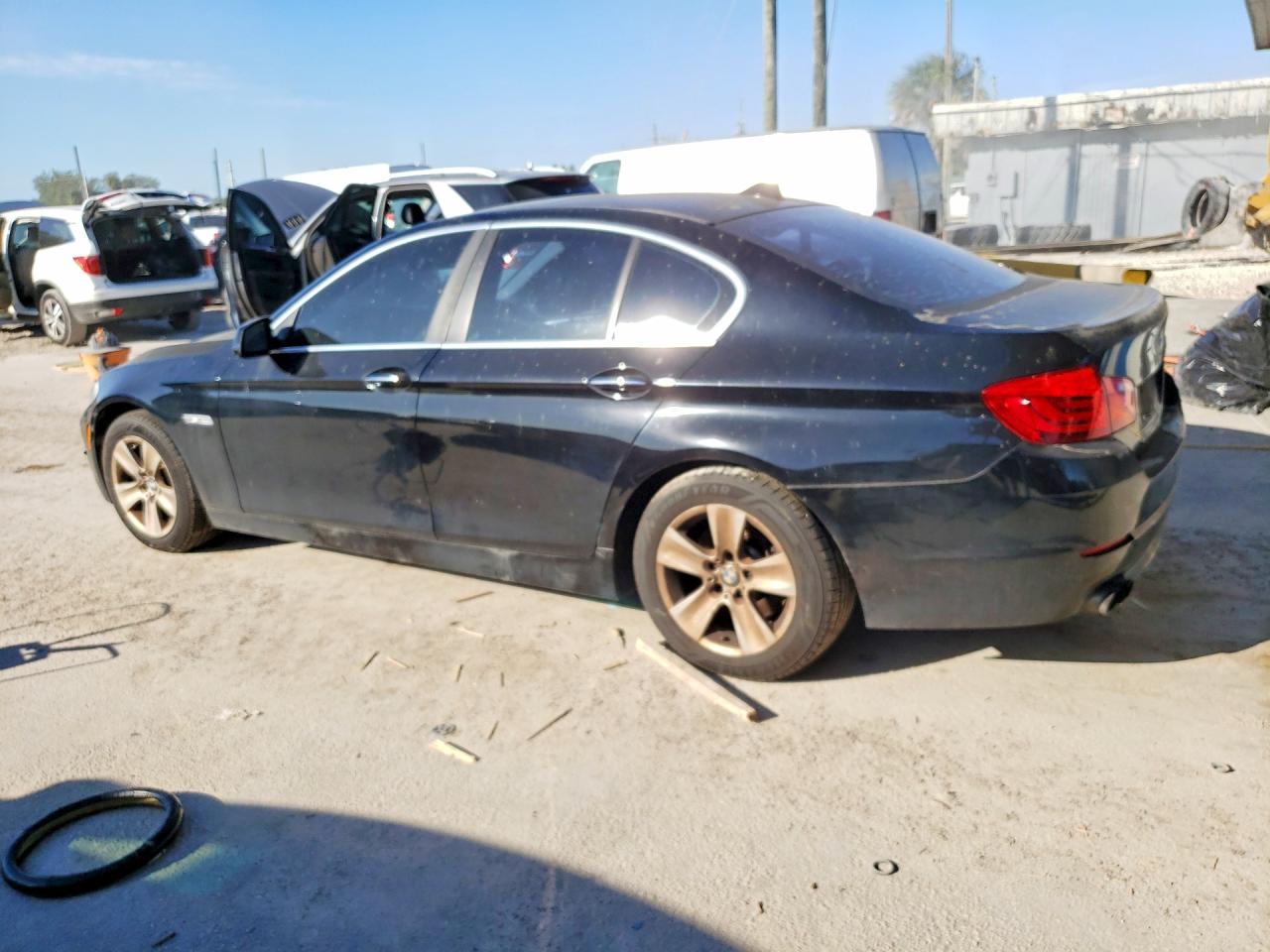 2013 BMW 5 series VIN WBAXG5C58DD234784 photo 2