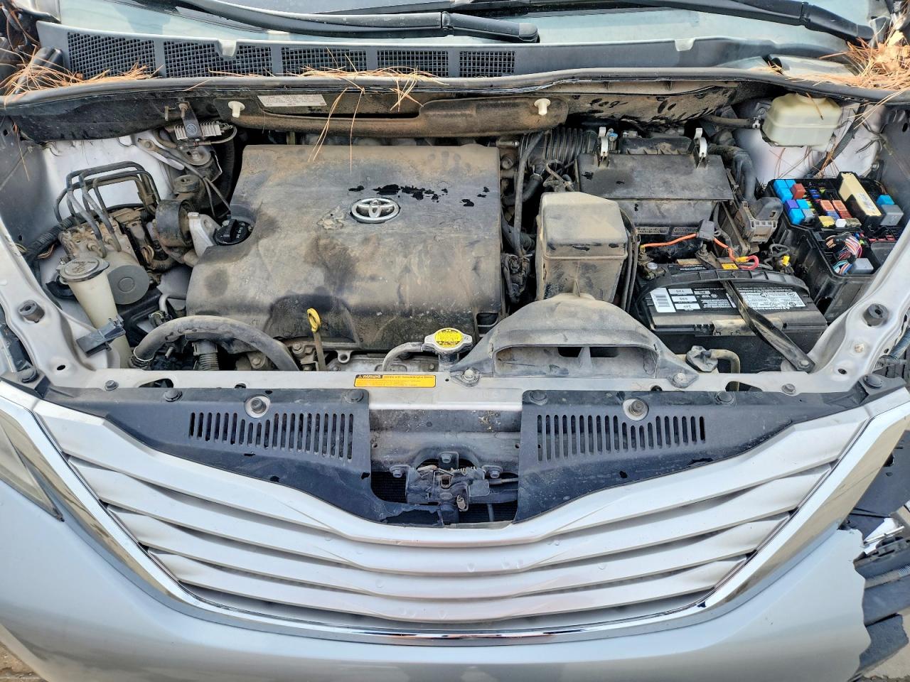 2015 Toyota All models VIN 5TDYK3DC4FS584752 photo 12