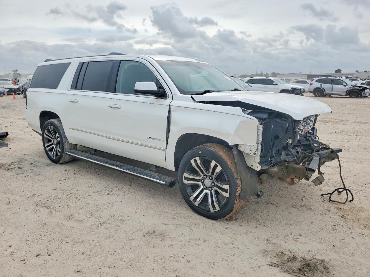 2018 GMC Yukon VIN 1GKS1HKJ2JR124055 photo 4