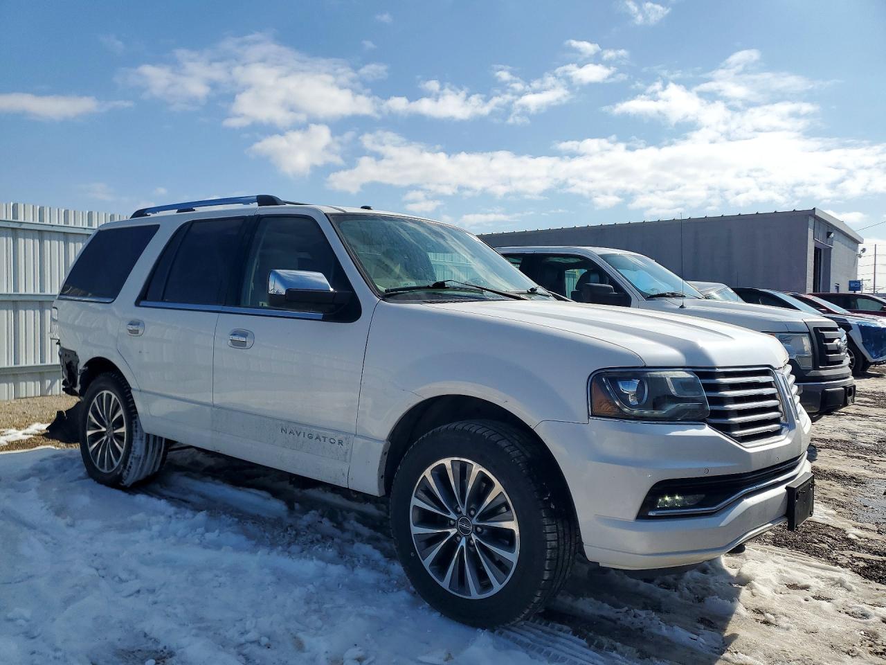 2017 Lincoln Navigator VIN 5LMJJ2JT2HEL04105 photo 4