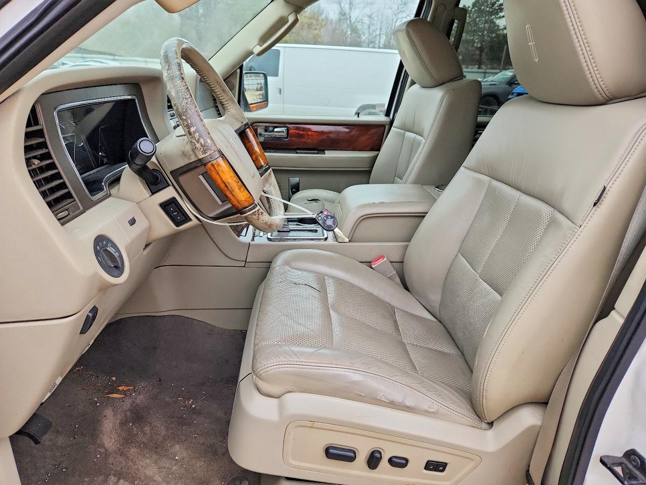 2011 LINCOLN Navigator VIN 5LMJJ2J50BEJ02498 photo 7
