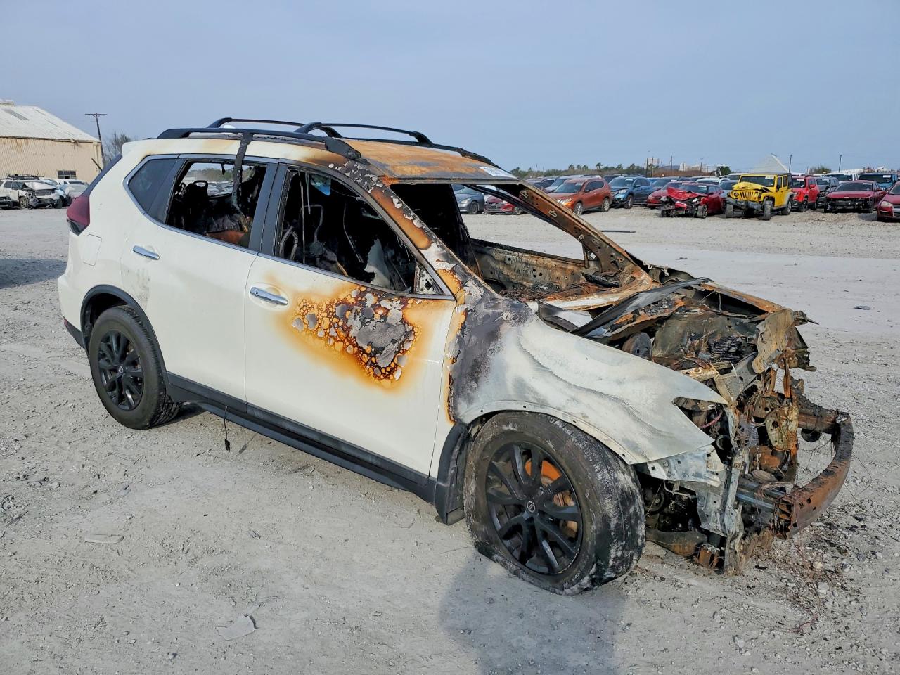 2018 NISS Rogue VIN 5N1AT2MT8JC817059 photo 4