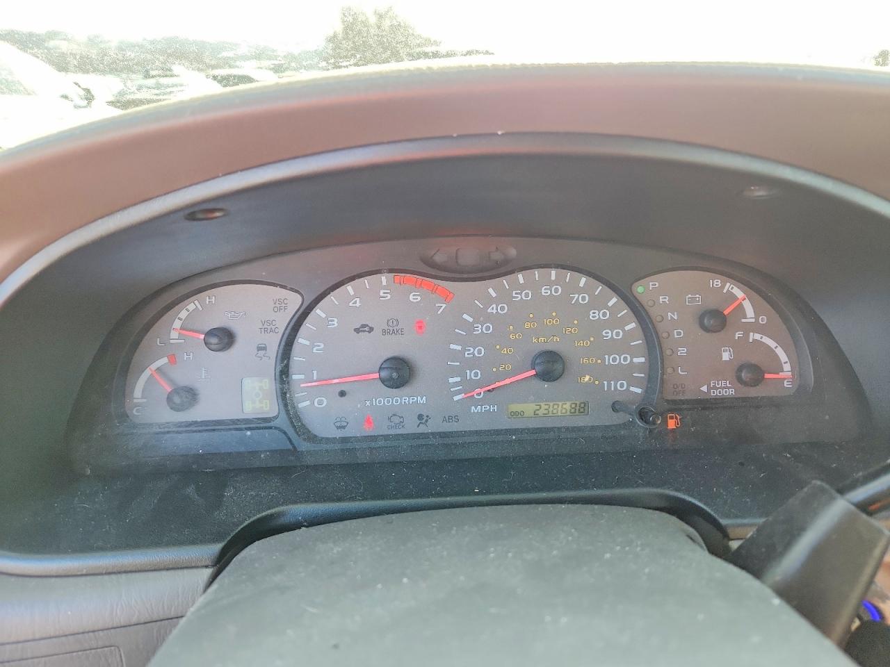 2002 Toyota Sequoia VIN 5TDBT48A92S131769 photo 9