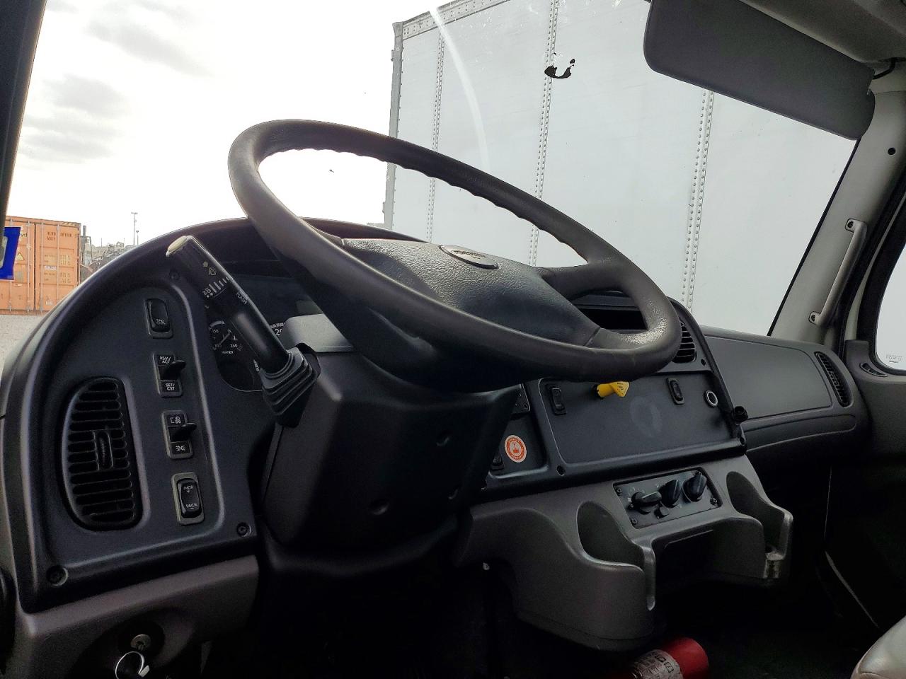 2015 FREIGHTLINER M2 unknow VIN 1FVACWDT9FHFZ8691 photo 8