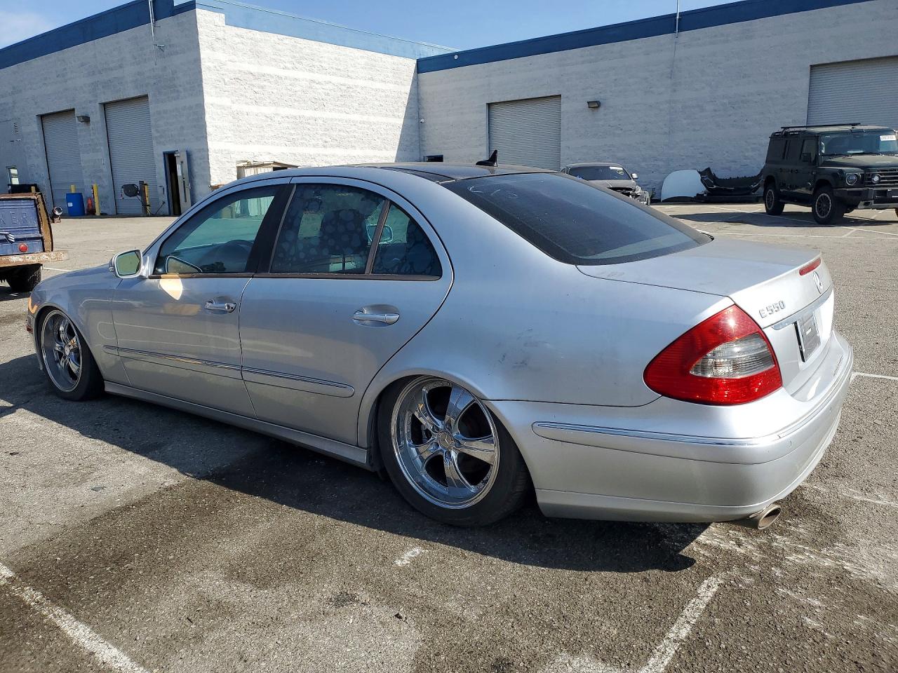 2007 Mercedes-Benz E-class VIN WDBUF72X87B021999 photo 2
