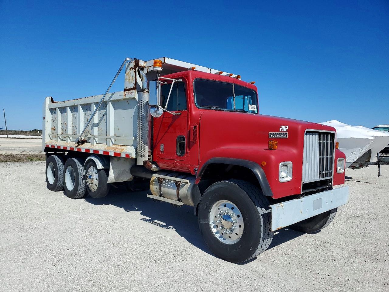 1995 International All models VIN 2HTTWAUT5SC011211 photo 1
