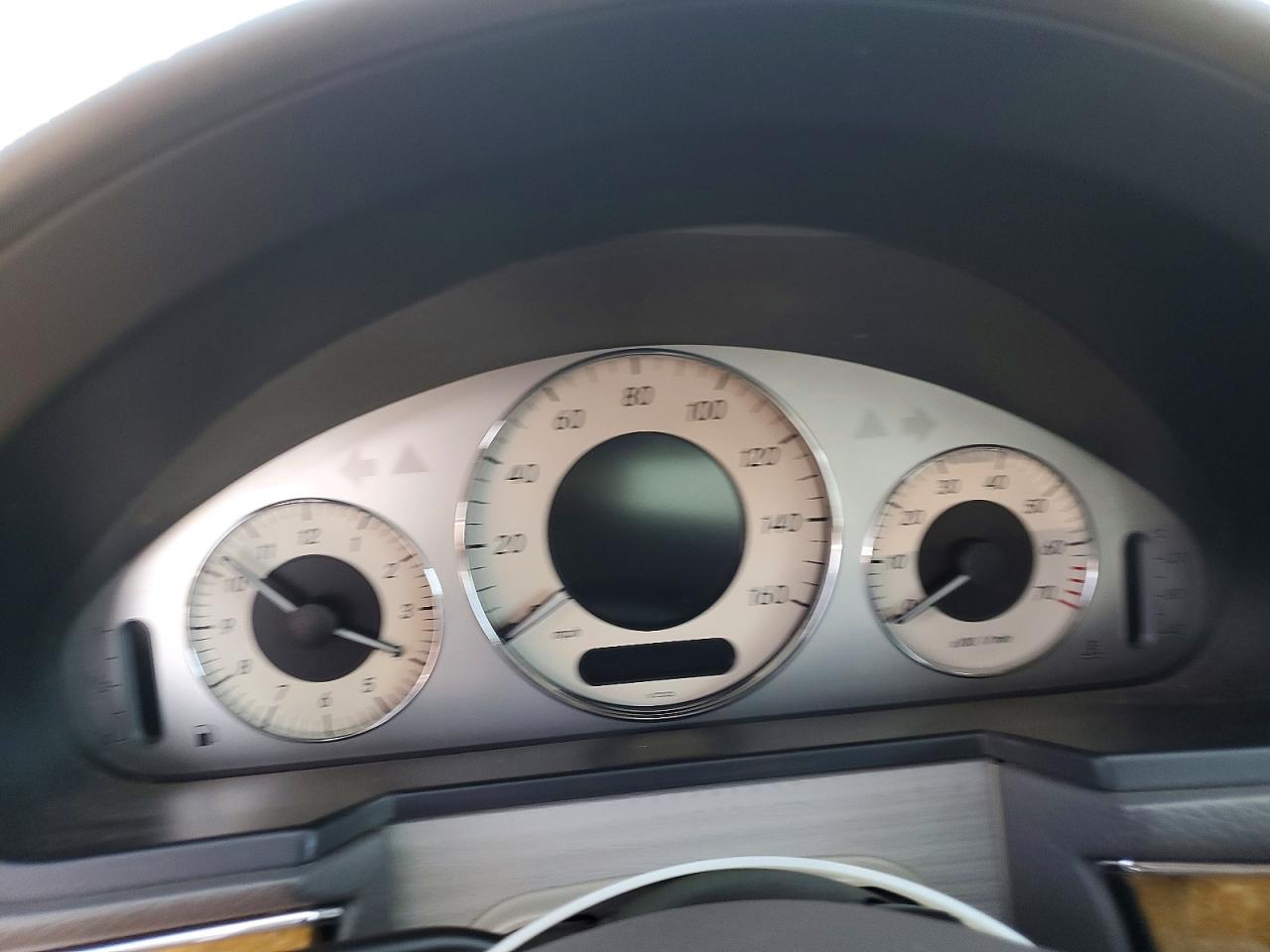 2007 Mercedes-Benz E-class VIN WDBUF72X87B021999 photo 9