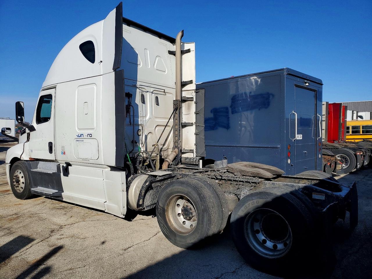 2019 FREIGHTLINER All other VIN 3AKJHHDR4KSKB1474 photo 3