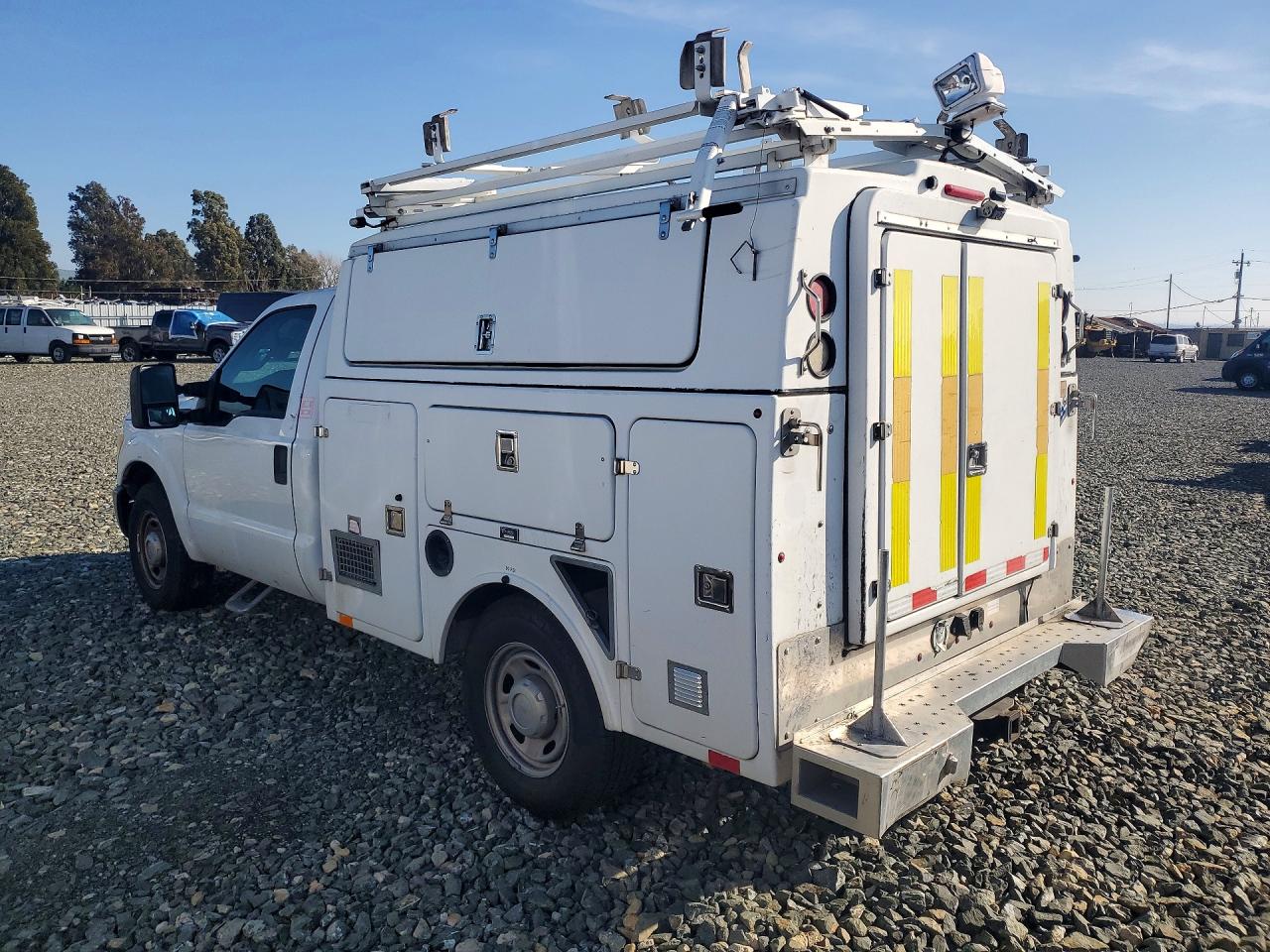 2013 Ford F350 VIN 1FDRF3A65DEB92661 photo 2