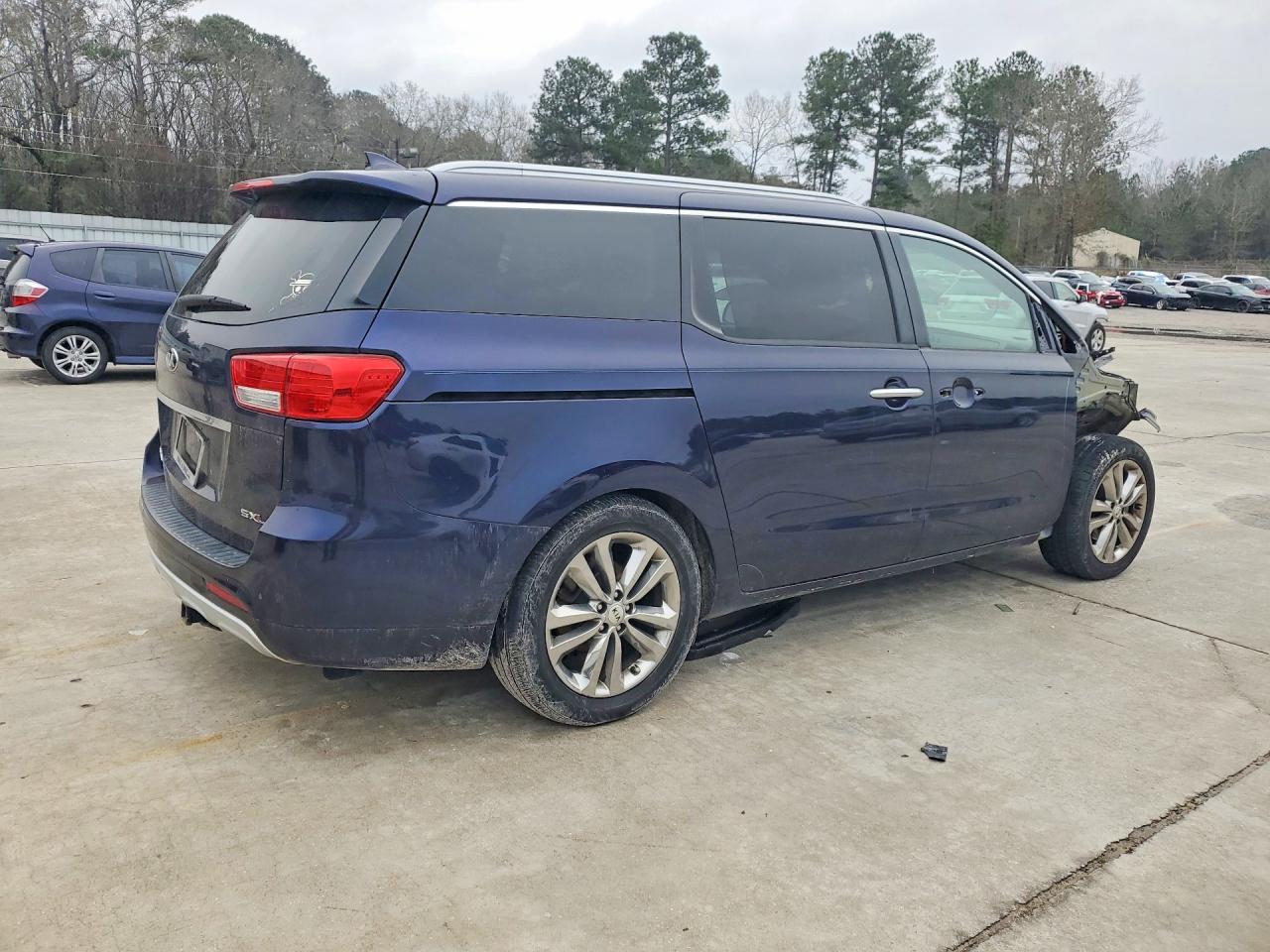 2018 Kia SEDONA VIN KNDME5C18J6351449 photo 3