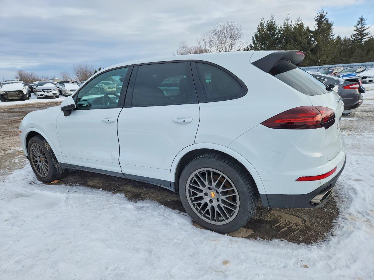 2017 Porsche Cayenne VIN WP1AA2A25HKA90144 photo 2