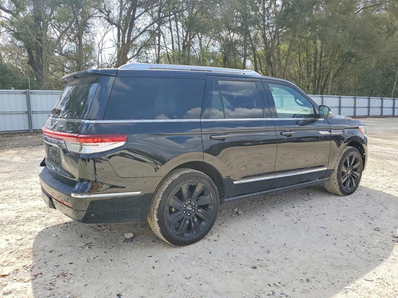 2023 Lincoln Navigator VIN 5LMJJ2LGXPEL10846 photo 3