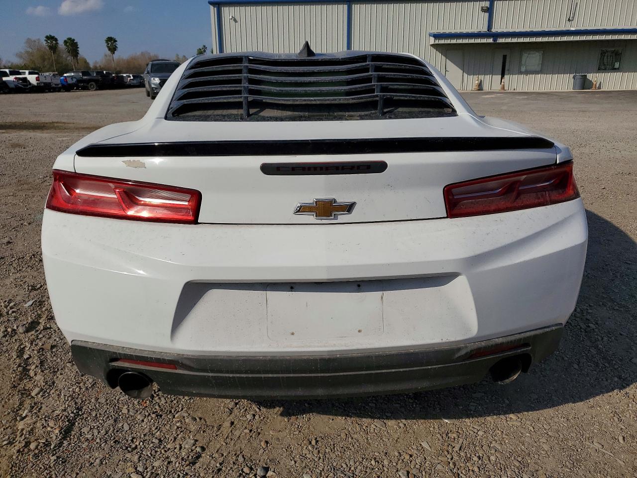2018 Chev Camaro VIN 1G1FB1RX5J0185943 photo 6
