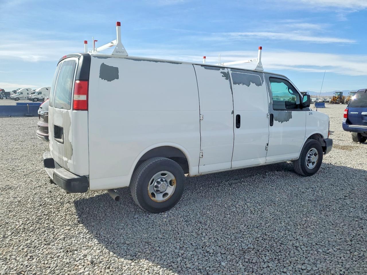 2011 Chevrolet Express VIN 1GCWGFCA0B1189078 photo 3