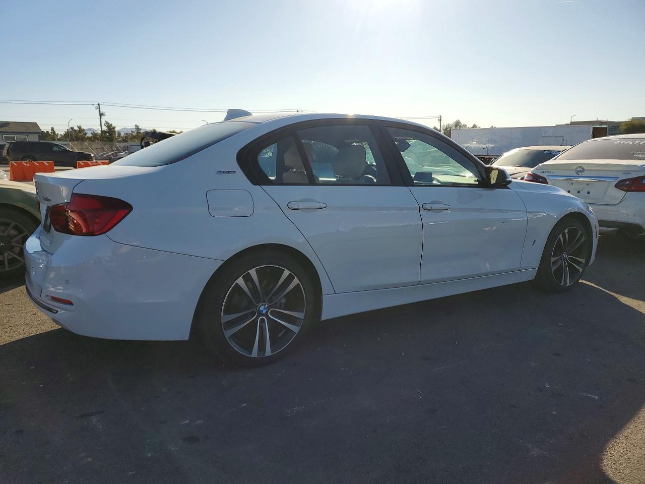 2018 BMW 3 series VIN WBA8E1C51JA756737 photo 3