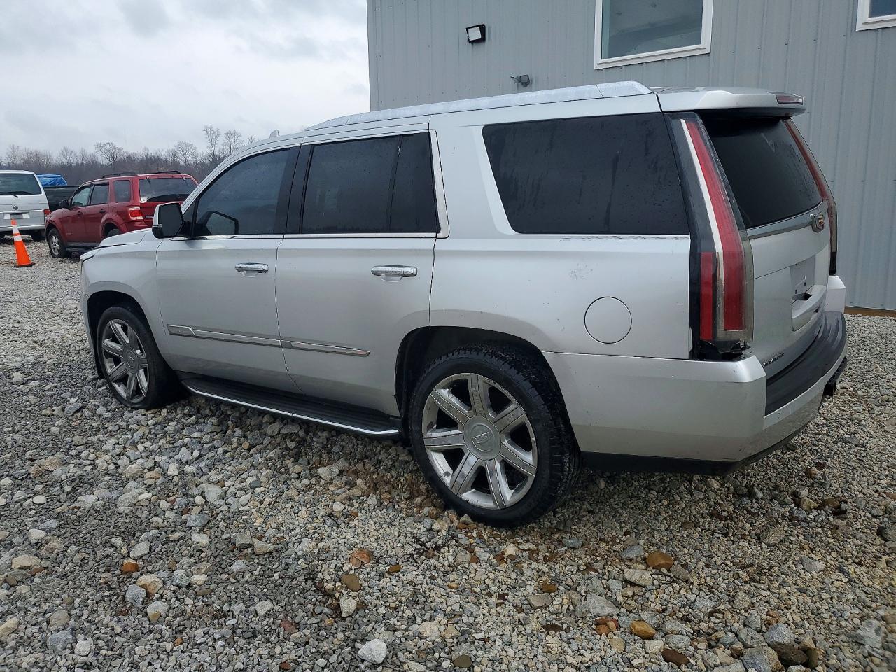 2015 Cadillac Escalade VIN 1GYS4MKJ3FR519567 photo 2