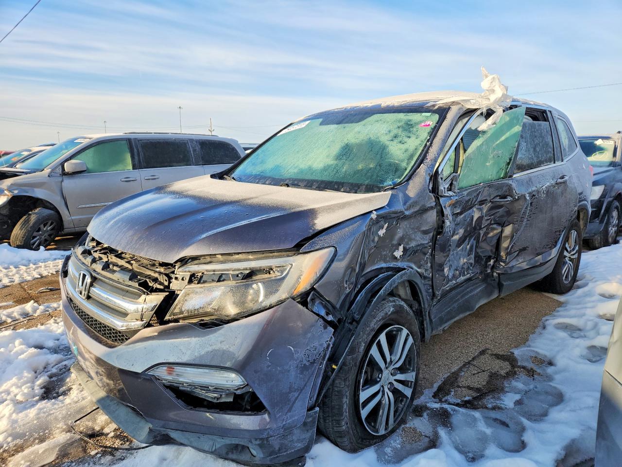 2018 Honda Pilot VIN 5FNYF6H55JB011597 photo 1