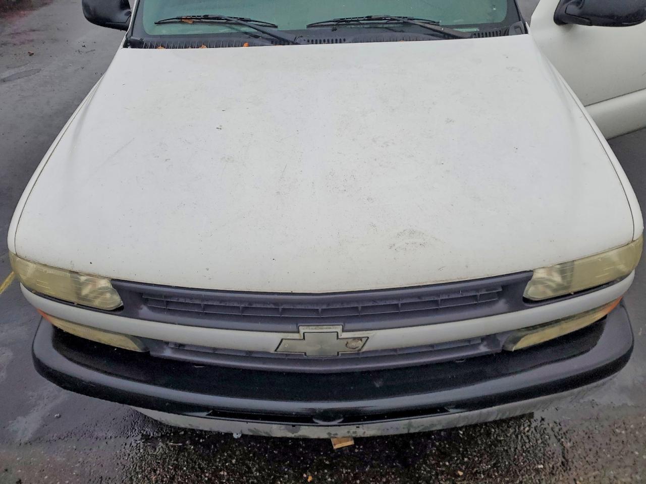 2000 Chevrolet Silverado 1500 VIN 1GCEC14W5YE304960 photo 11