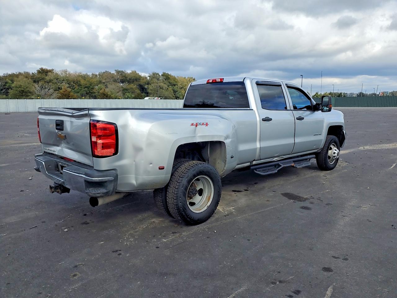 2017 Chevrolet All models VIN 1GC4KYCY8HF207966 photo 3