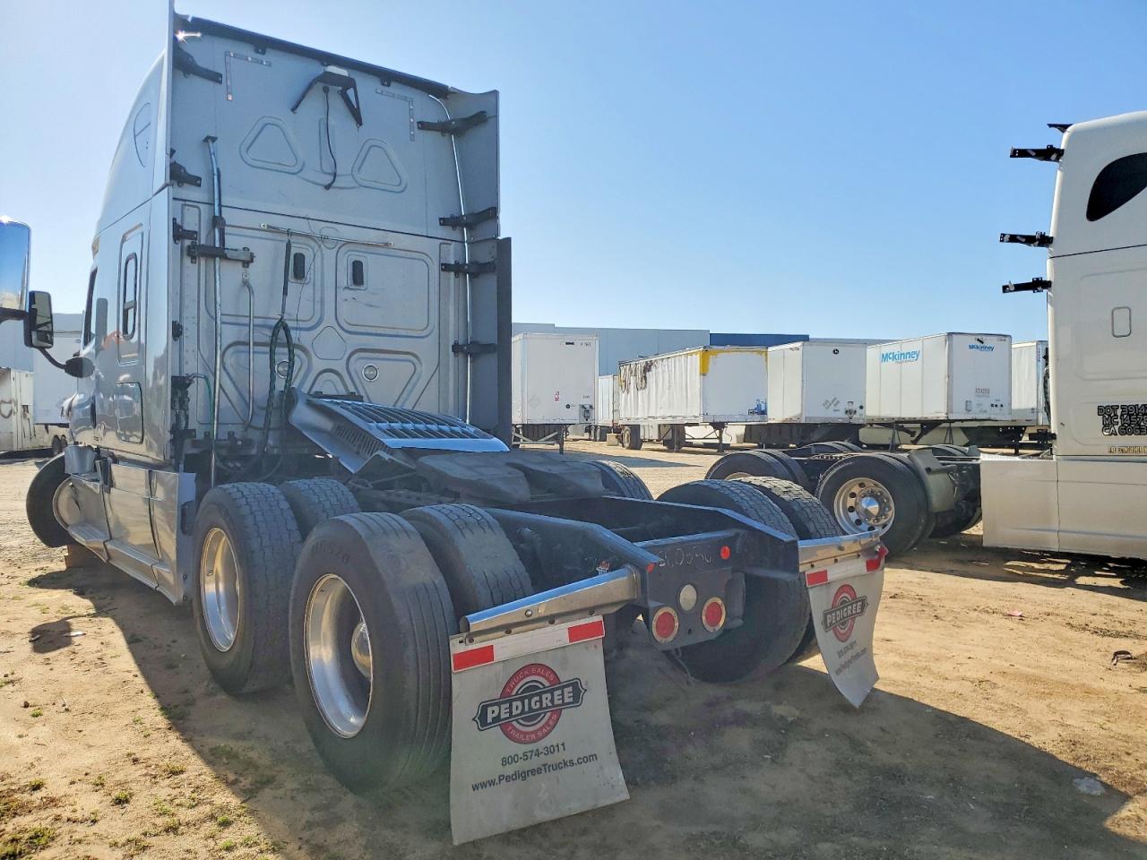 2018 FREIGHTLINER All other VIN 3AKJGLDR6JSHU5121 photo 3